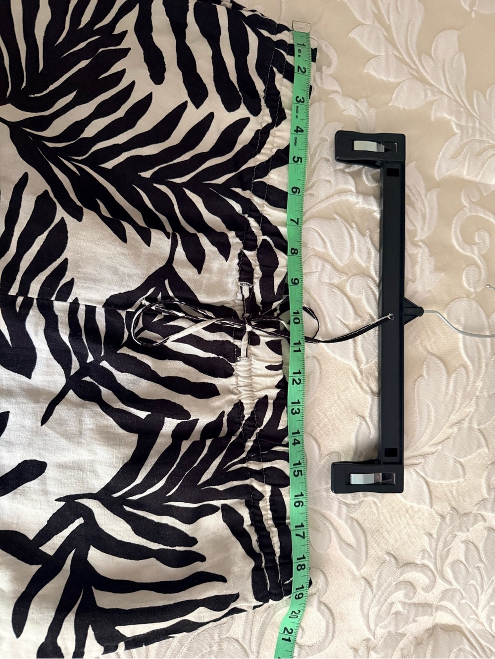 H & M Black & ivory Tropical Leaf Pants US XL - Picture 4 of 8